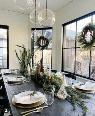 Some holiday decor inspiration. We love the look of natural greenery as a centrepiece with lots of height from pieces you already have around your home. There’s really no need to splurge on decor when hosting for the holidays 🎄